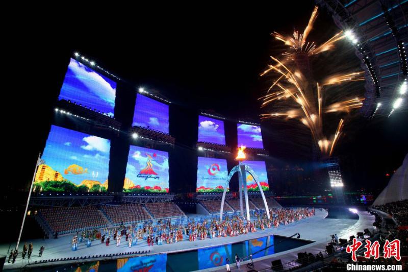 供應(yīng)P4室內(nèi)表貼三合一全彩顯示屏