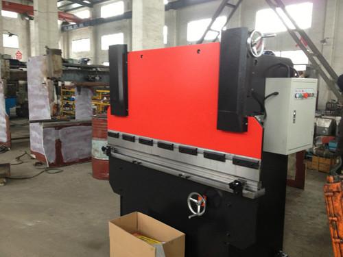 供應(yīng)30T/1600液壓數(shù)顯折彎機 優(yōu)質(zhì)小型折彎機 安徽折彎機