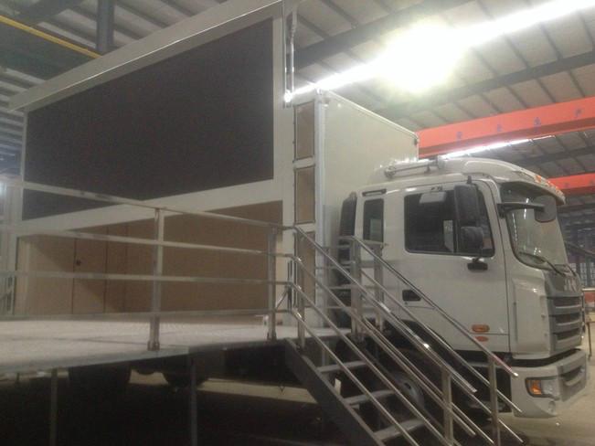 供應(yīng)大型演藝舞臺(tái)車