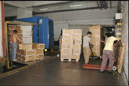 供應(yīng)東莞服裝出口香港專線運輸