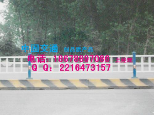 震撼出擊石家莊水泥隔離墩?qǐng)D片