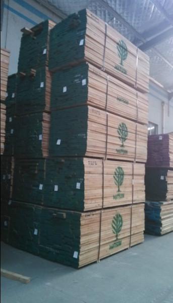 供應水曲柳2.54公分厚度，白蠟木5.08公分厚度