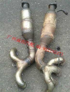 供應(yīng)寶馬F02三元催化大燈葉子拆車件