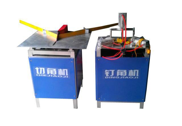 供應(yīng)河北新型釘角機(jī) 氣動(dòng)釘角機(jī)價(jià)格 釘角機(jī)廠家視頻 河北利泰機(jī)械