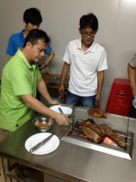 供應(yīng)草原炭烤羊腿技術(shù)培訓(xùn) 烤羊腿做法大全都有哪些