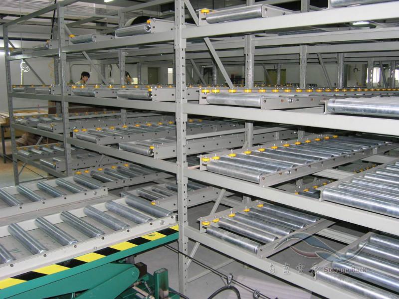 供應(yīng)大型重力式貨架廠家制作