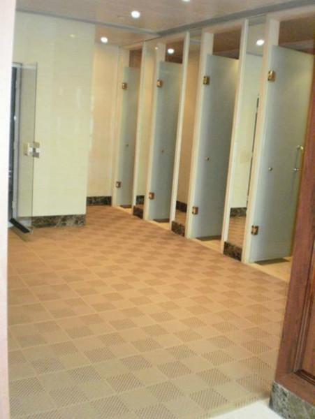 供應(yīng)防滑地墊在衛(wèi)生間內(nèi)起到的作用