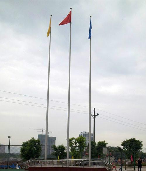 供應(yīng)不銹鋼旗桿錐形旗桿內(nèi)置電動旗桿