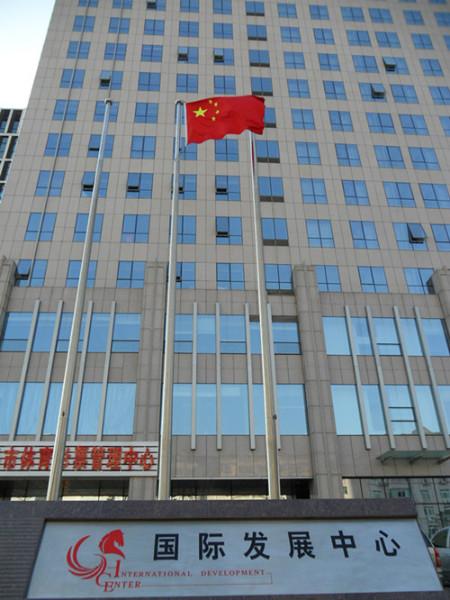 供應(yīng)定做錐形旗桿內(nèi)置電動(dòng)升降系統(tǒng)