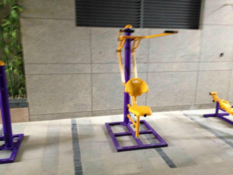 供應健身運動器材 康體設施