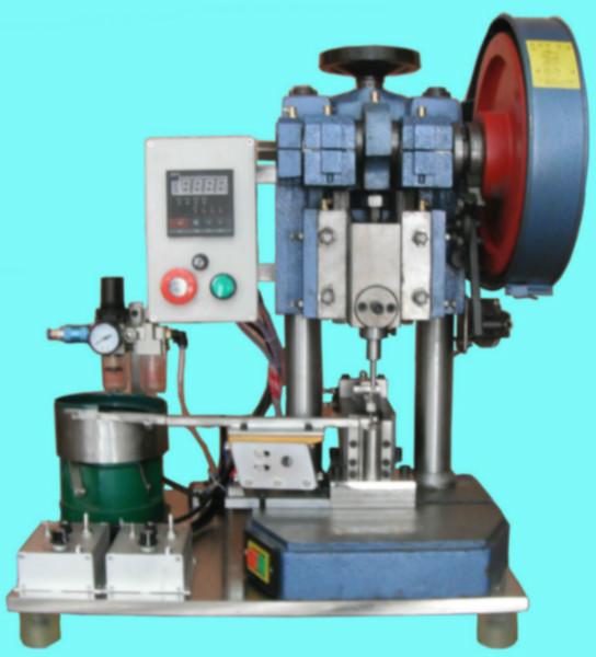 供應(yīng)全自動(dòng)鉚線機(jī)，全自動(dòng)插頭鉚線機(jī)，全自動(dòng)插頭鉚壓機(jī)