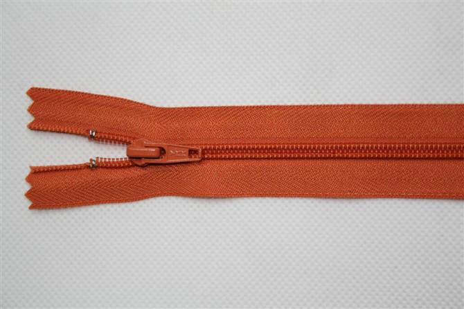 供應(yīng)銷(xiāo)售正版YKK3號(hào)尼龍密尾拉鏈