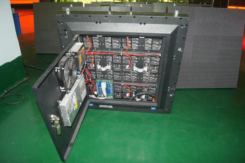 供應(yīng)P3三合一表貼顯示屏。適用商場，車站，郵電局等。