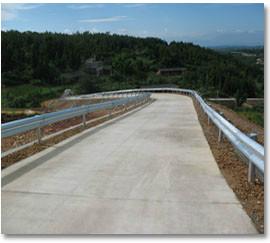 道路隔離護(hù)欄圖片