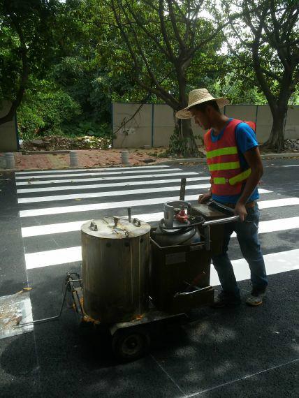 供應(yīng)道路劃線》道路劃線》道路劃線 》深圳創(chuàng)安全道路劃線廠家