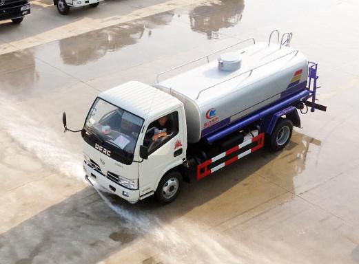 供應(yīng)東風(fēng)福瑞卡灑水車 東風(fēng)福瑞卡5噸灑水車批量現(xiàn)貨