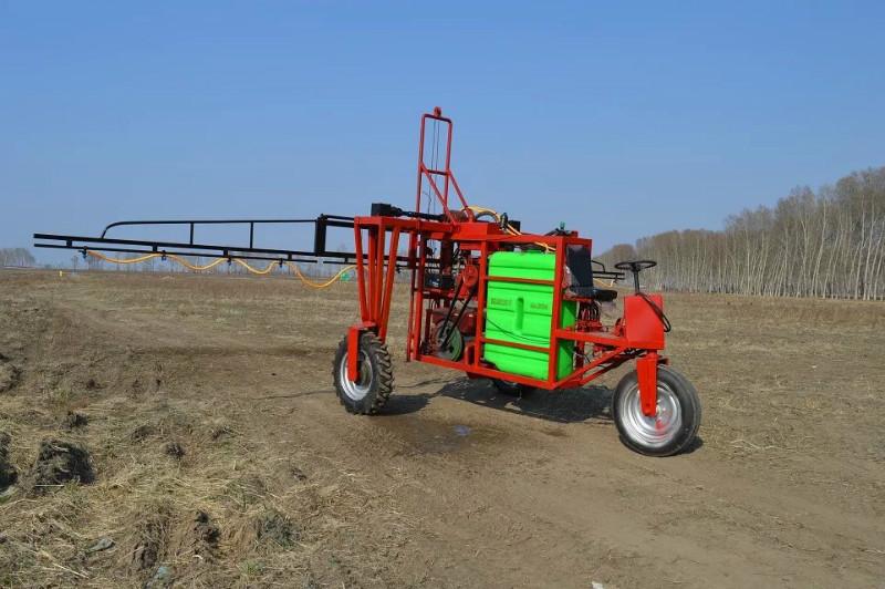 供應(yīng)*三輪后驅(qū)前轉(zhuǎn)向玉米打藥機(jī)