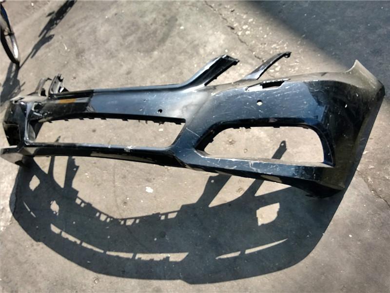 奔馳E級(jí)212E200E260前保險(xiǎn)杠圖片