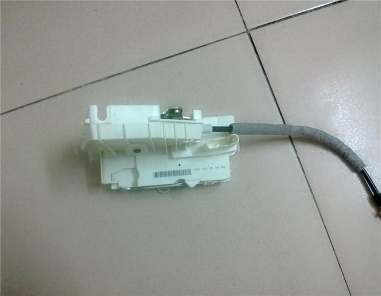 奔馳R級251R350左前門鎖機圖片/奔馳R級251R350左前門鎖機樣板圖 (2)
