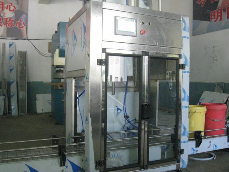 供應(yīng)山東德州*的礦泉水灌裝機(jī)生產(chǎn)廠