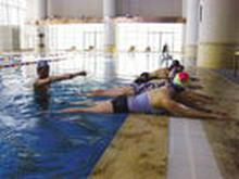 東莞成人學(xué)游泳少兒游泳培訓(xùn)恒溫池學(xué)游泳全年無休包教包會*