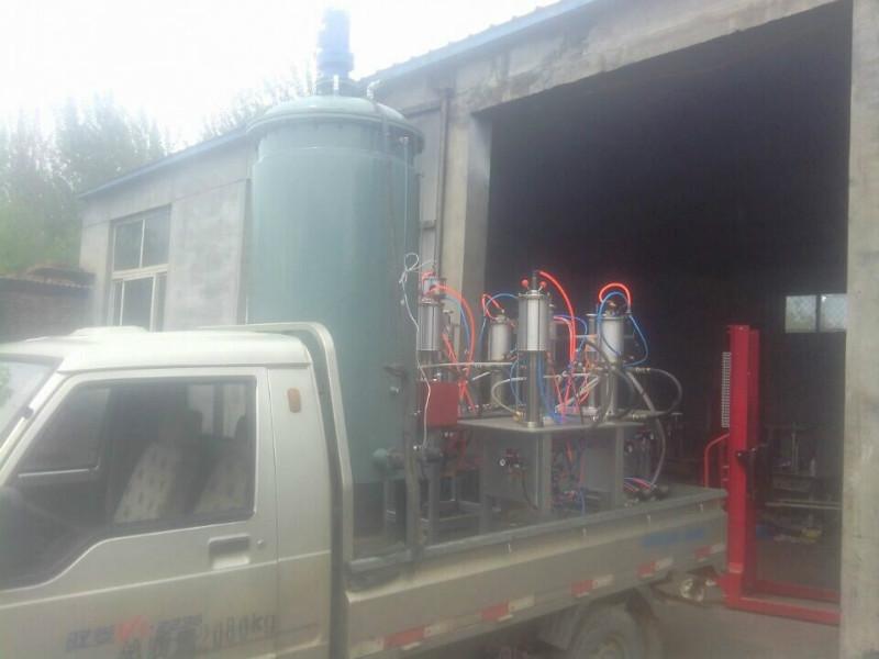 供應(yīng)生產(chǎn)發(fā)泡膠灌裝機(jī)廠家