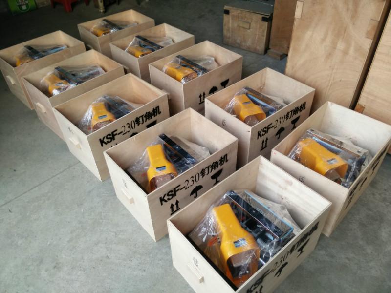 供應(yīng)相畫框氣動臺式訂角機 鏡框 十字繡釘框機 KSF-230做框機器   相框機械  合角機  生產(chǎn)廠家  保修包郵