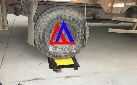 供應PU一孔酒店線槽板鋪線板 酒店電纜走線板