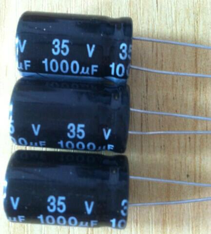 供應(yīng)高頻低阻插件電解電容680UF35V 10X17現(xiàn)貨供應(yīng)