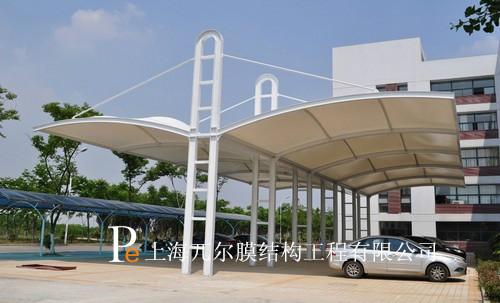 供應(yīng)鋼結(jié)構(gòu)汽車棚報價，鋼結(jié)構(gòu)汽車棚圖片，鋼結(jié)構(gòu)汽車棚安裝