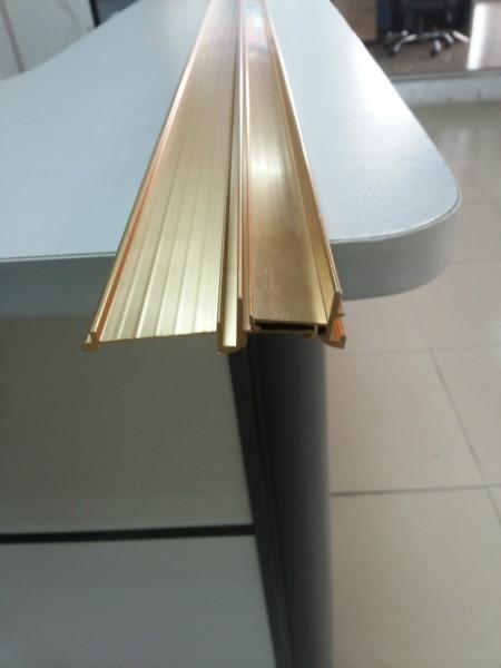 廠家直銷(xiāo)箱包料鋁型材