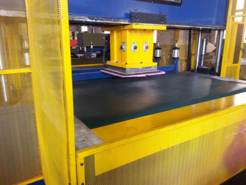 供應(yīng)XCLP3-M350KN全自動(dòng)移動(dòng)式裁斷機(jī)