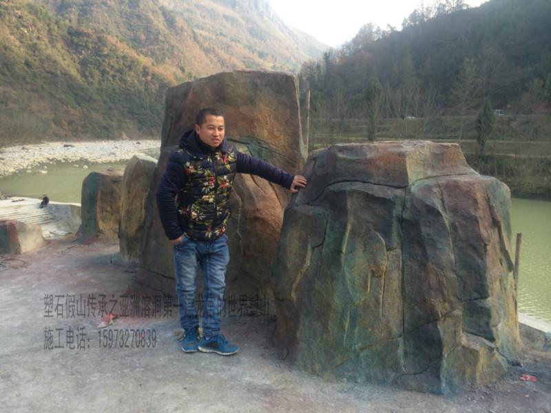 溶洞漂流塑石假山龍洞世界施工圖片
