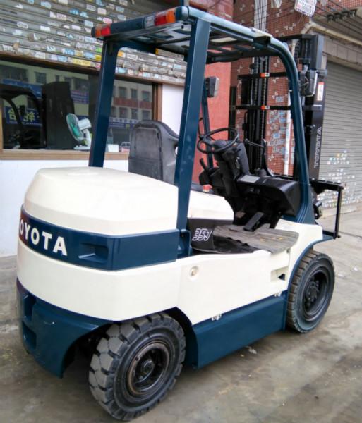 供應(yīng)3.5噸電瓶叉車