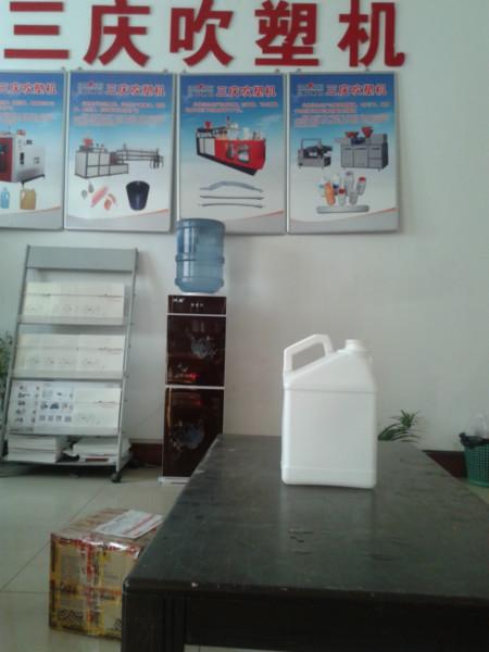 供應(yīng)五升機(jī)油壺吹瓶機(jī)｜液位線吹瓶機(jī)