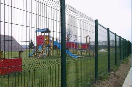 供應(yīng)鐵絲網(wǎng)圍墻圖片