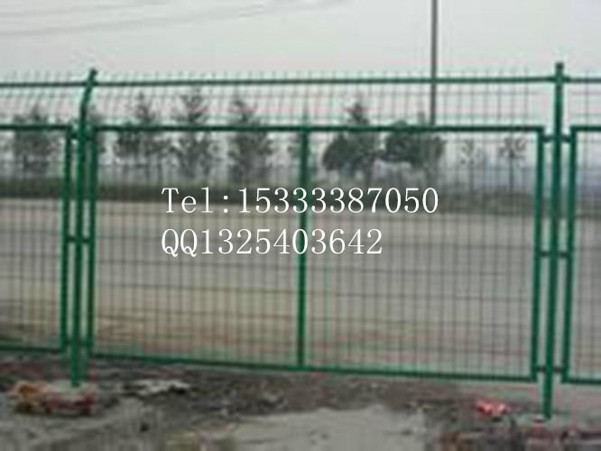 供應(yīng)三角折彎護(hù)欄網(wǎng)，刺繩護(hù)欄網(wǎng)