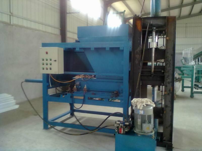 德州鑫達(dá)珍珠巖保溫板設(shè)備圖片