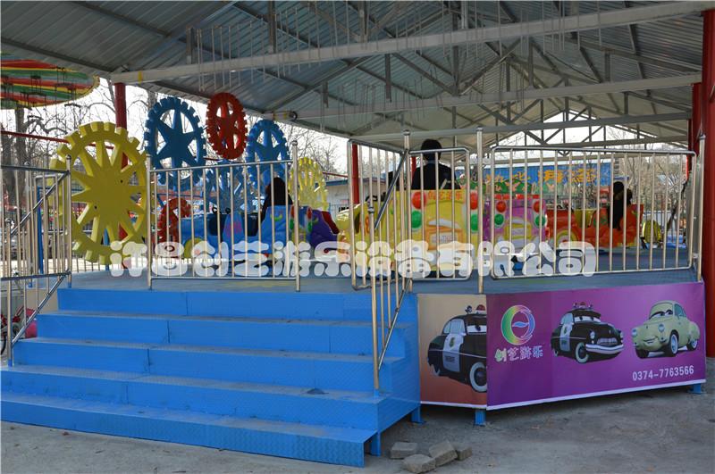 供應(yīng)魔幻汽車八字旋轉(zhuǎn)車魔幻陀螺漂流游樂設(shè)備生產(chǎn)商