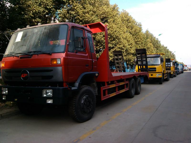 供應(yīng)楚風(fēng)后八輪隨車吊平板運(yùn)輸車