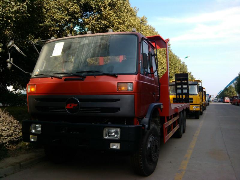 供應(yīng)楚風(fēng)后八輪隨車吊平板運(yùn)輸車