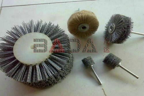 安徽拋光圓盤刷廠家 圓盤刷生產(chǎn)廠家直銷 發(fā)動機搖臂座拋光除倒刺毛刷.磨料絲圓盤拋光刷定做加工一件也是批發(fā)價