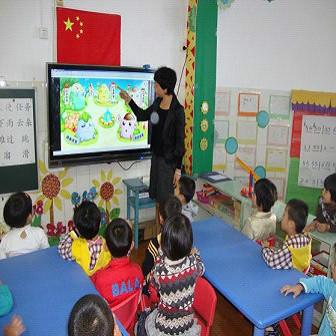 幼儿园多媒体教学触摸一体机图片