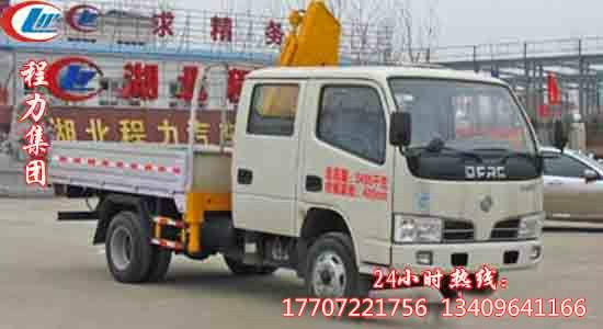 多利卡雙排折臂隨車吊圖片