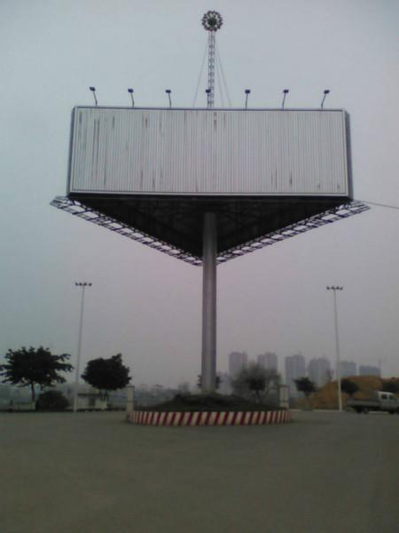 供應(yīng)單立柱價(jià)格，現(xiàn)場(chǎng)單立柱廣告位制作安裝