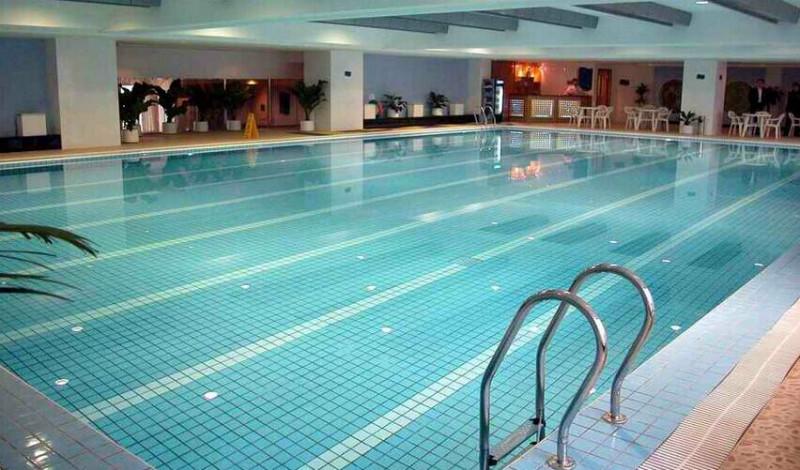 供應(yīng)青島海豚22游泳池吸污機(jī)