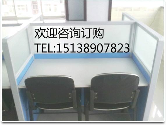 供應(yīng)一對(duì)一課桌椅_鄭州一對(duì)一課桌椅哪里銷售？帶屏風(fēng)的一對(duì)一培訓(xùn)學(xué)習(xí)桌