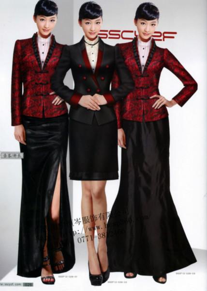 供應高端商務西服職業(yè)裝以國外進口面料