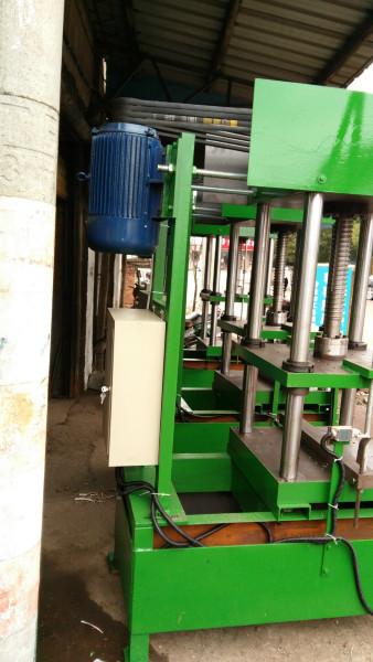 供應(yīng)經(jīng)濟實用壓鑄機