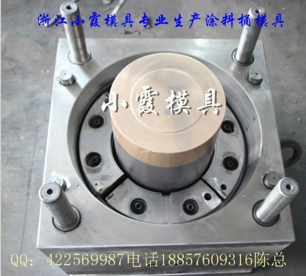 供應(yīng)制造一套塑料潤滑油桶模具要多少錢